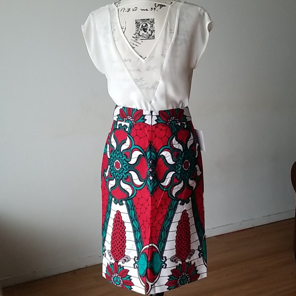 Beautifully patterned pencil skirt. Never worn.